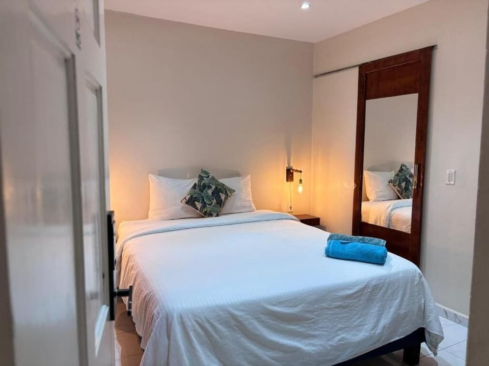 Small Double Room | Egyptian cotton sheets, premium bedding, down comforters