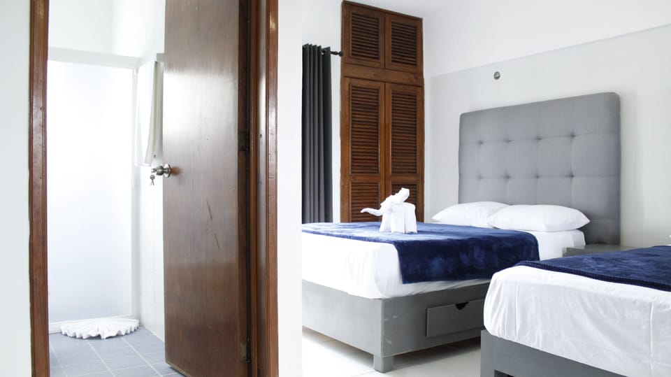 Basic Studio Suite, 2 Double Beds | Bathroom | Shower, free toiletries, hair dryer, towels