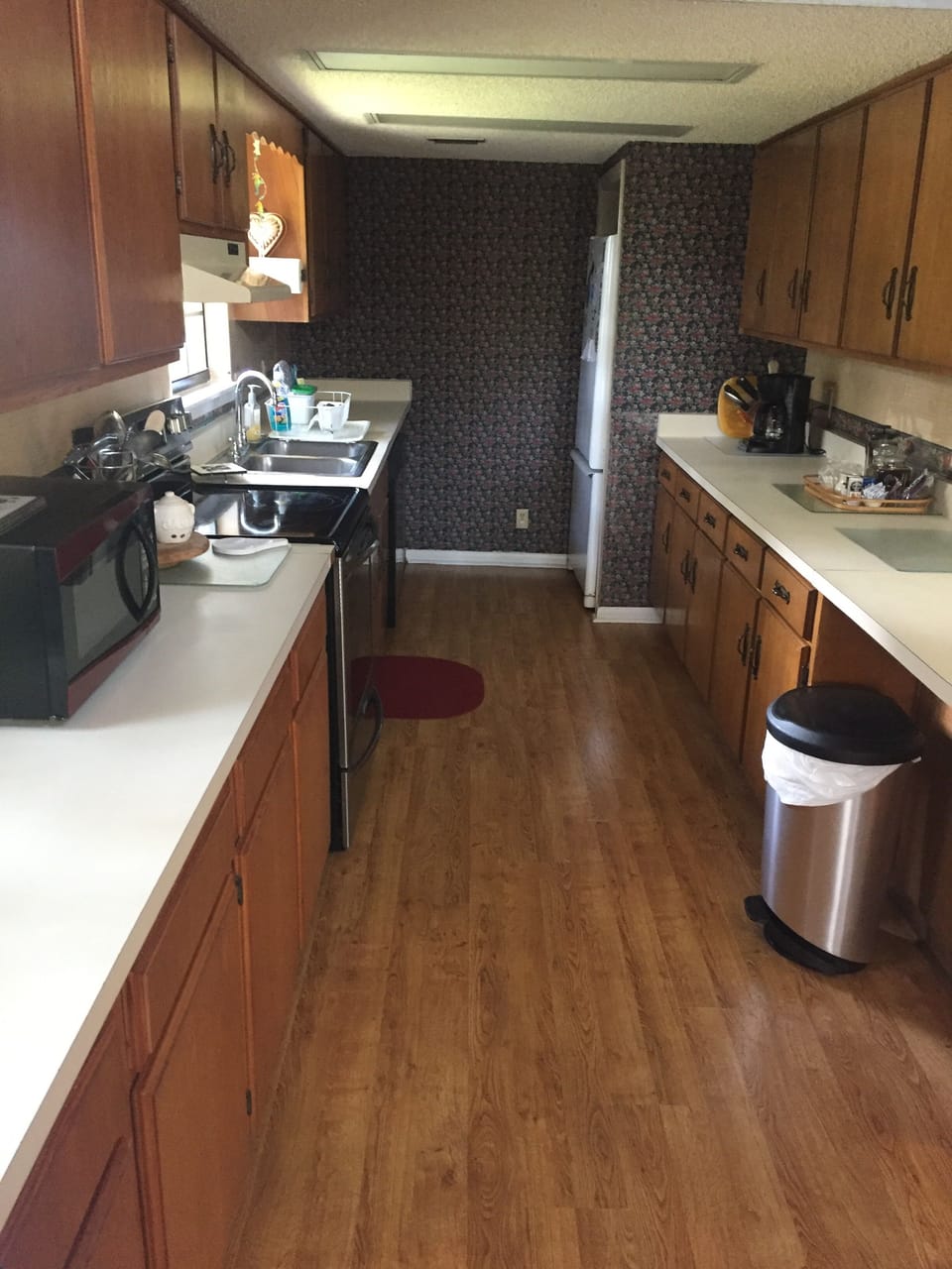 Plenty of work space in a well stocked kitchen
