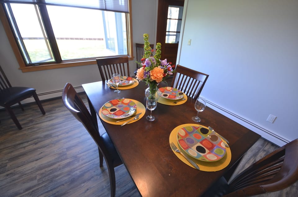 Dining area. - Dining area.