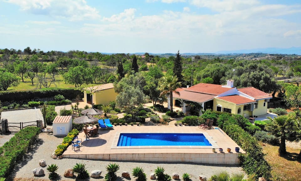 Spacious Finca, swimming pool, garden, nature, sunbathing