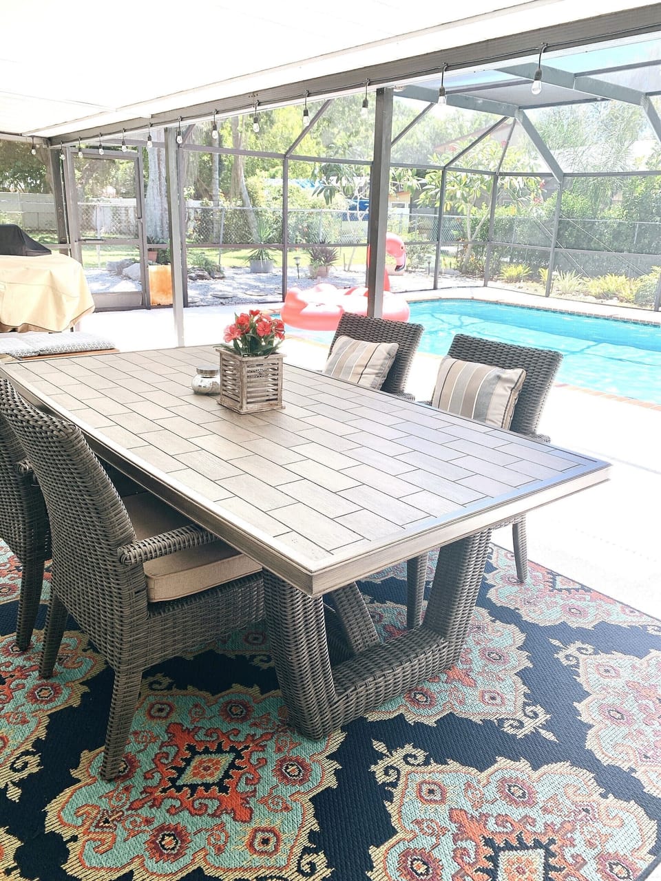 Outdoor dining