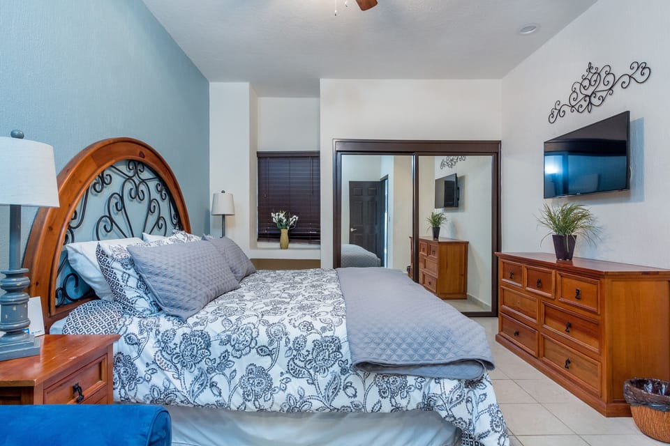 You will have a great sleep great in our Master bedroom!