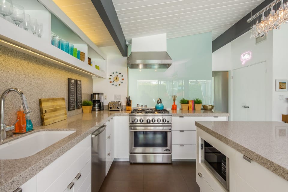 Kitchen with 6 burner stovetop