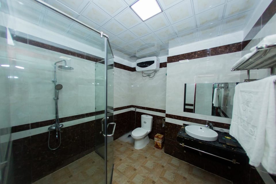 Shower, free toiletries, hair dryer, bathrobes