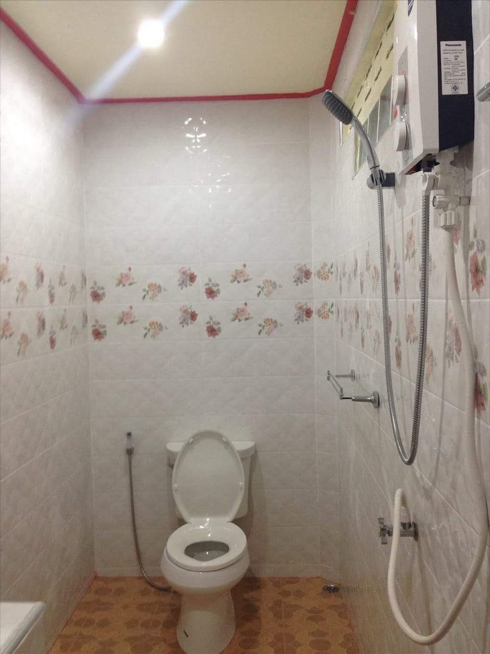 Standard Room | Bathroom | Shower, free toiletries
