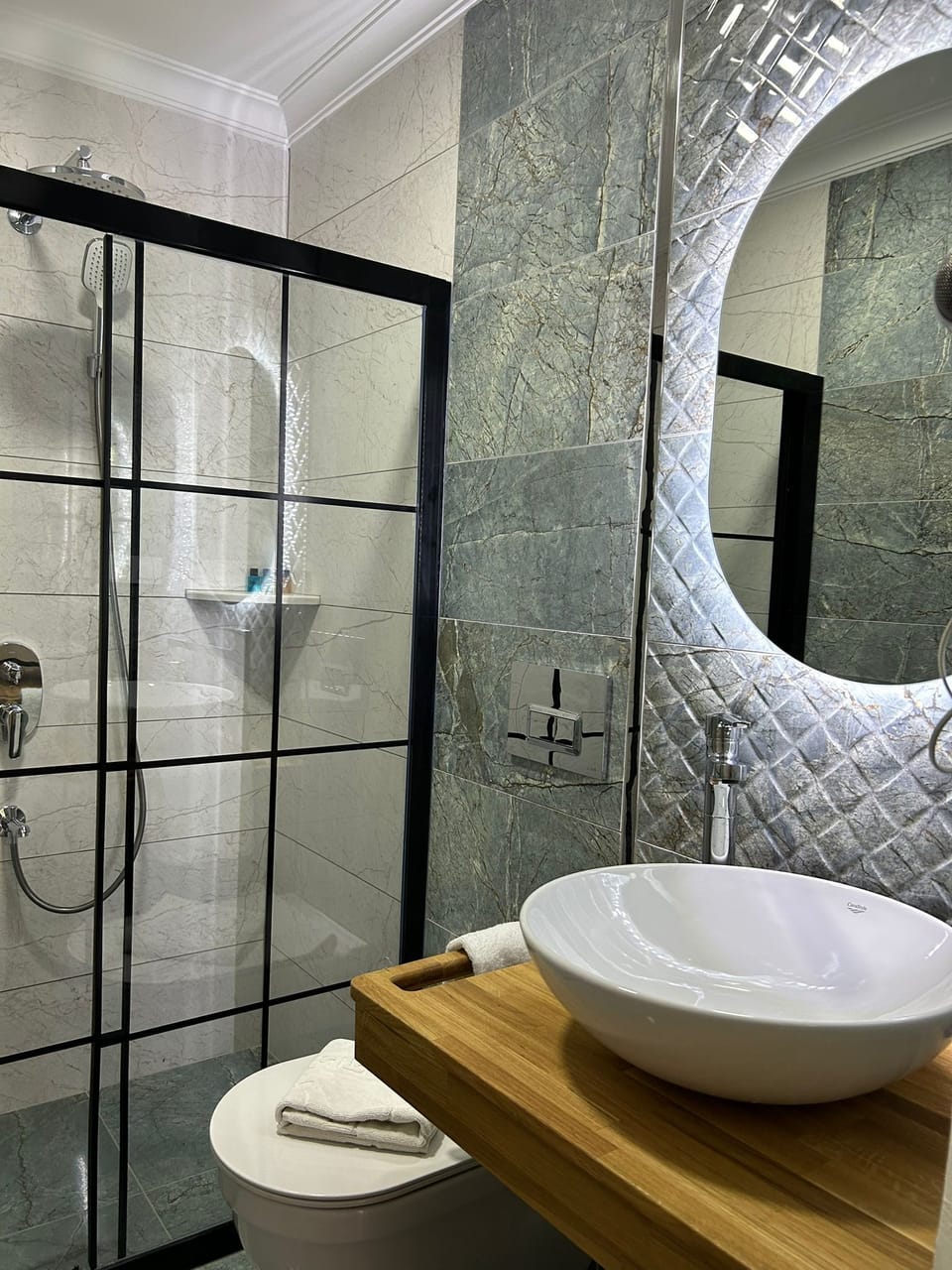 Comfort Double Room | Bathroom | Shower, rainfall showerhead, hair dryer, bathrobes