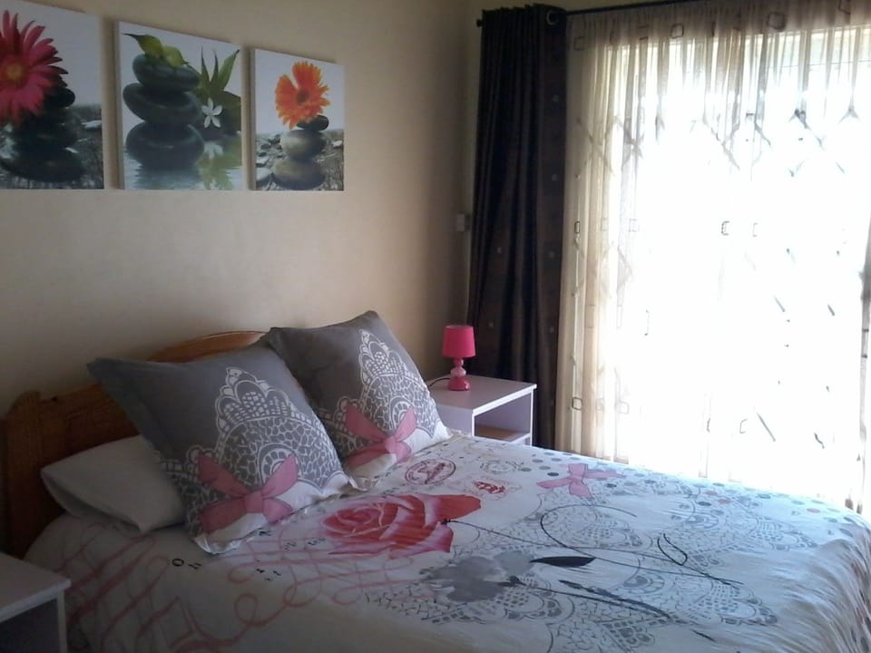 Double Room, Balcony, Sea View | 1 bedroom, iron/ironing board (on request), WiFi (free)