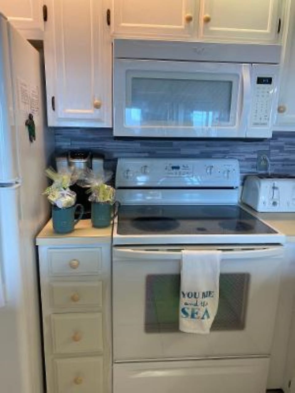 Another view of the kitchen.