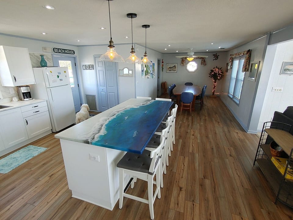 Kitchen/Dining Area