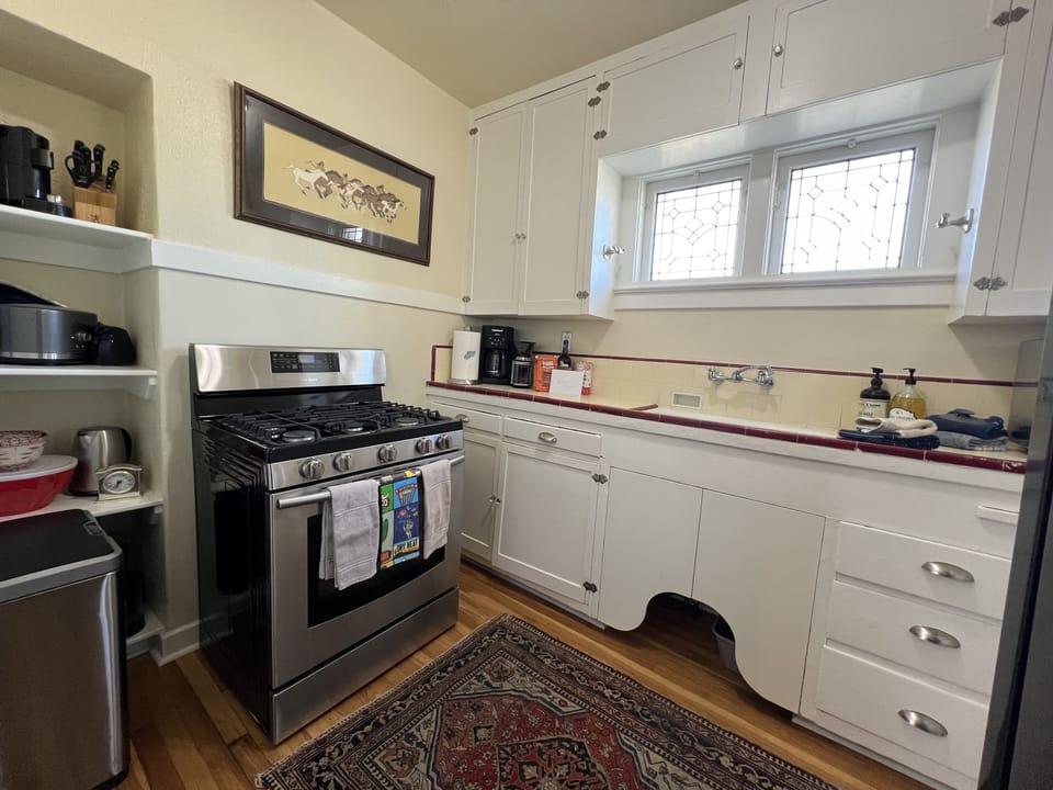 Fully outfitted Kitchen