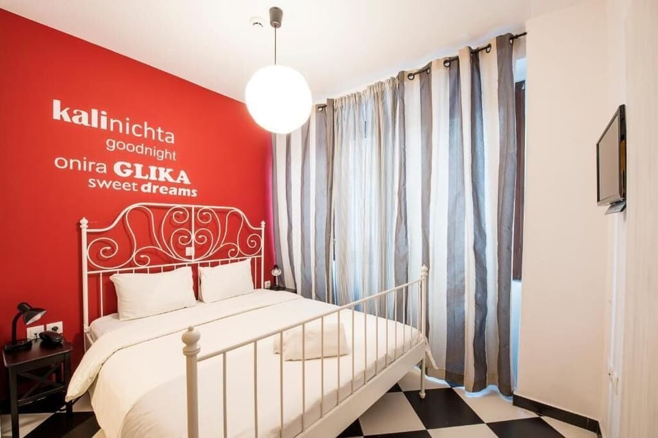 Double Room Ensuite | In-room safe, individually decorated, free WiFi, bed sheets