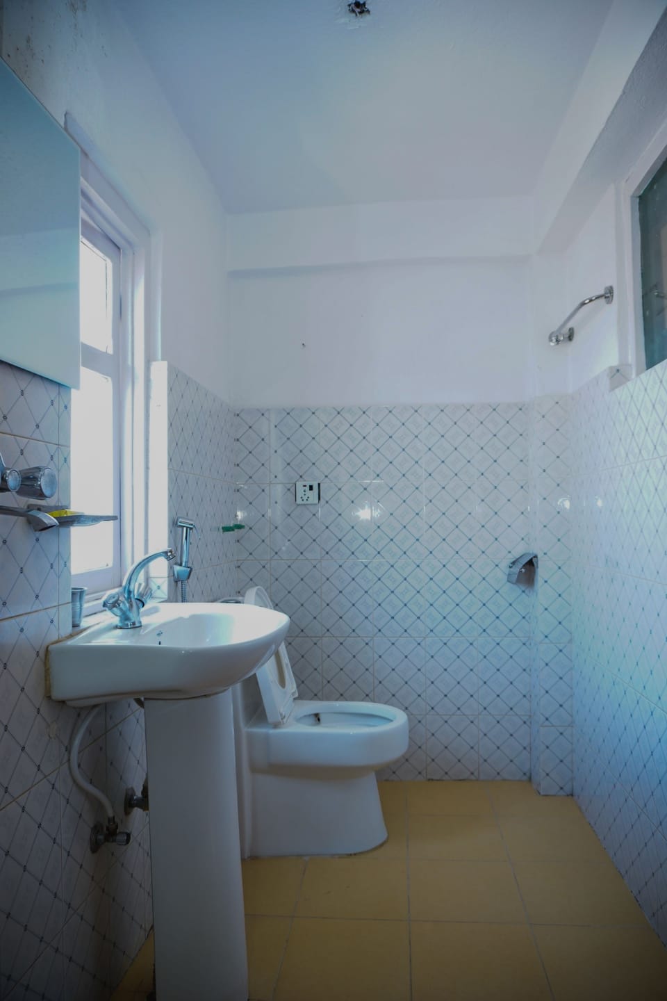 Deluxe Suite, Multiple Beds, Valley View | Bathroom | Free toiletries