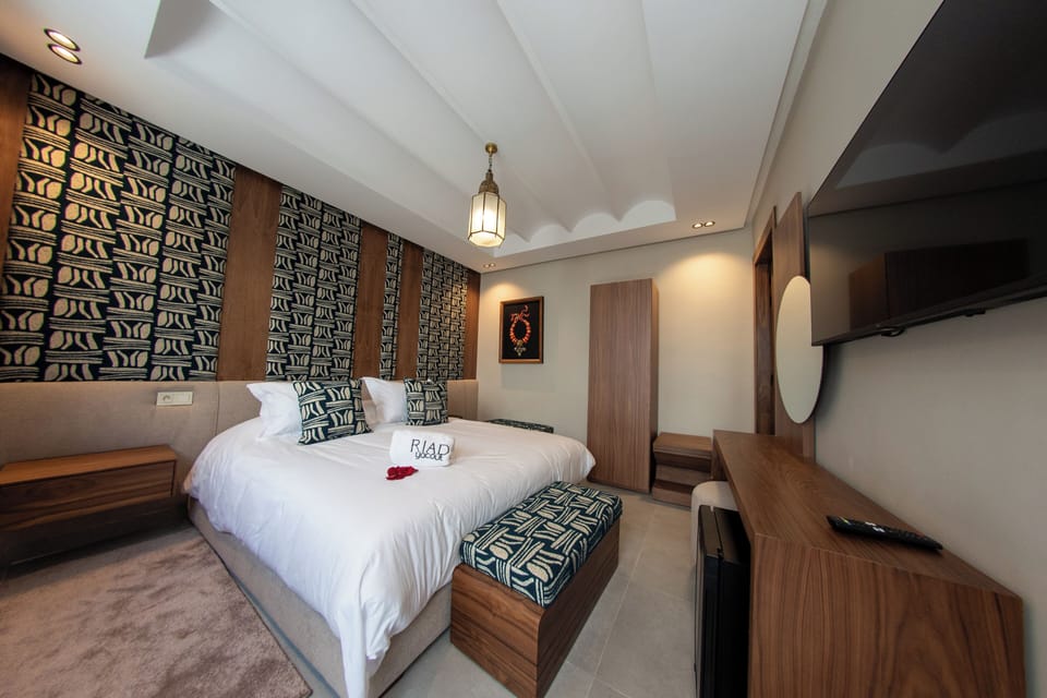 Chambre Prestige | Egyptian cotton sheets, Select Comfort beds, in-room safe
