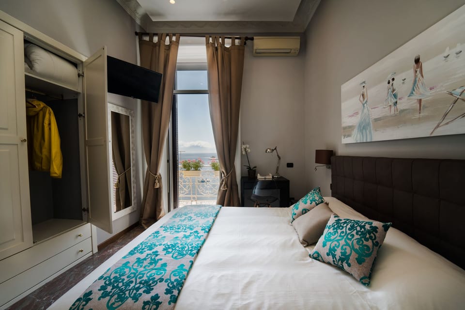 Superior Double Room, Bay View | Laptop workspace, free WiFi
