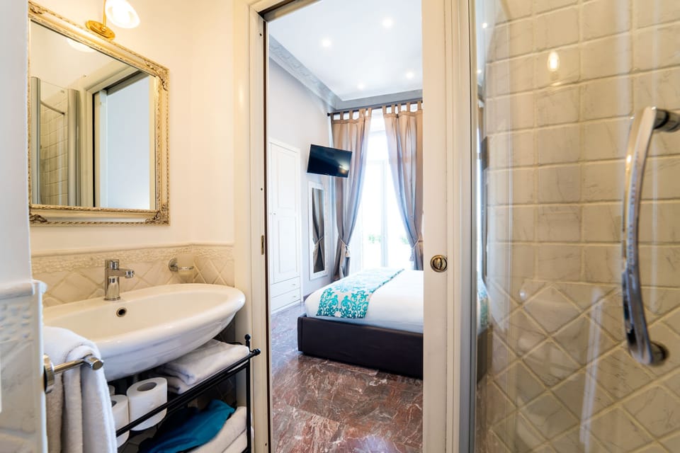 Superior Double Room, Bay View | Bathroom | Shower, free toiletries, hair dryer, slippers