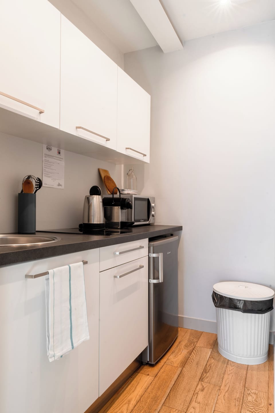 Quadruple Studio | Private kitchen | Fridge, microwave, oven, stovetop
