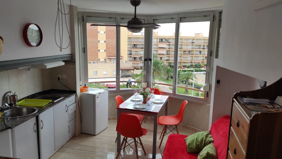 Standard Studio | Private kitchen | Fridge, microwave, stovetop, espresso maker