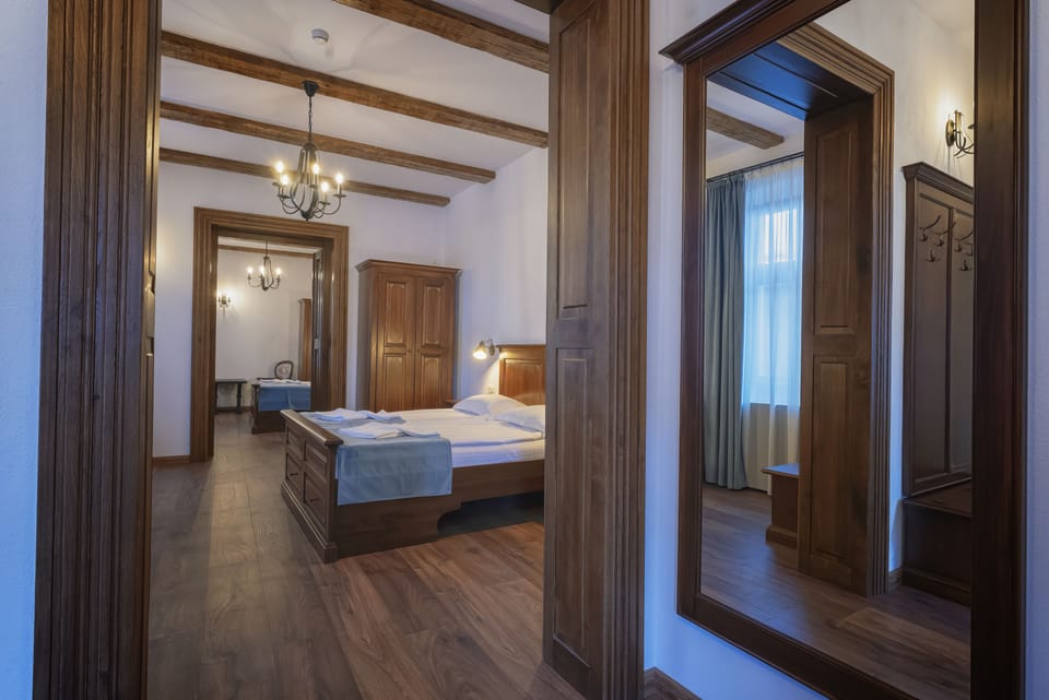 1 bedroom, hypo-allergenic bedding, minibar, in-room safe