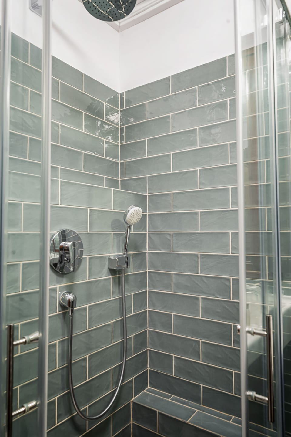 Double Room, 1 Queen Bed | Bathroom | Shower, rainfall showerhead, free toiletries, hair dryer