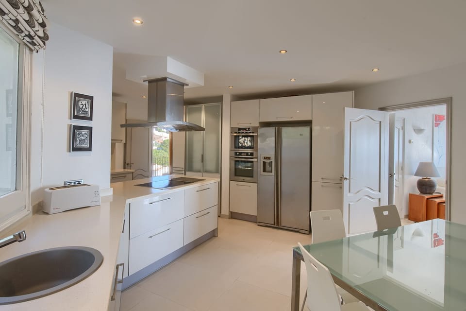 Kitchen - American fridge freezer