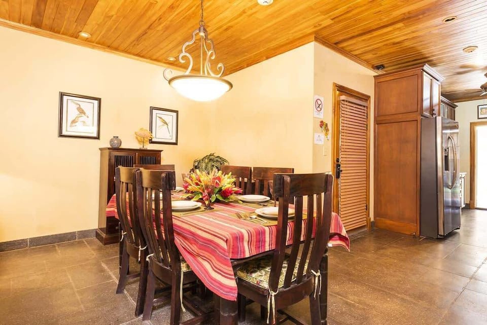 Dining area for 6