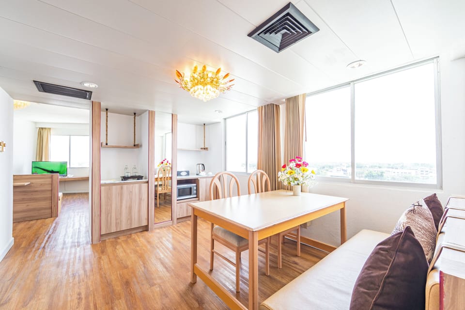 Minibar, in-room safe, desk, free WiFi