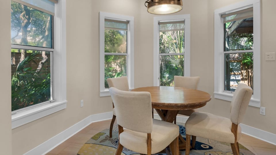Petit Bonheur Breakfast Nook
