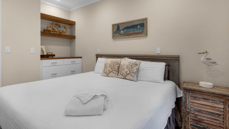 Petit Bonheur 1st Floor King Bedroom