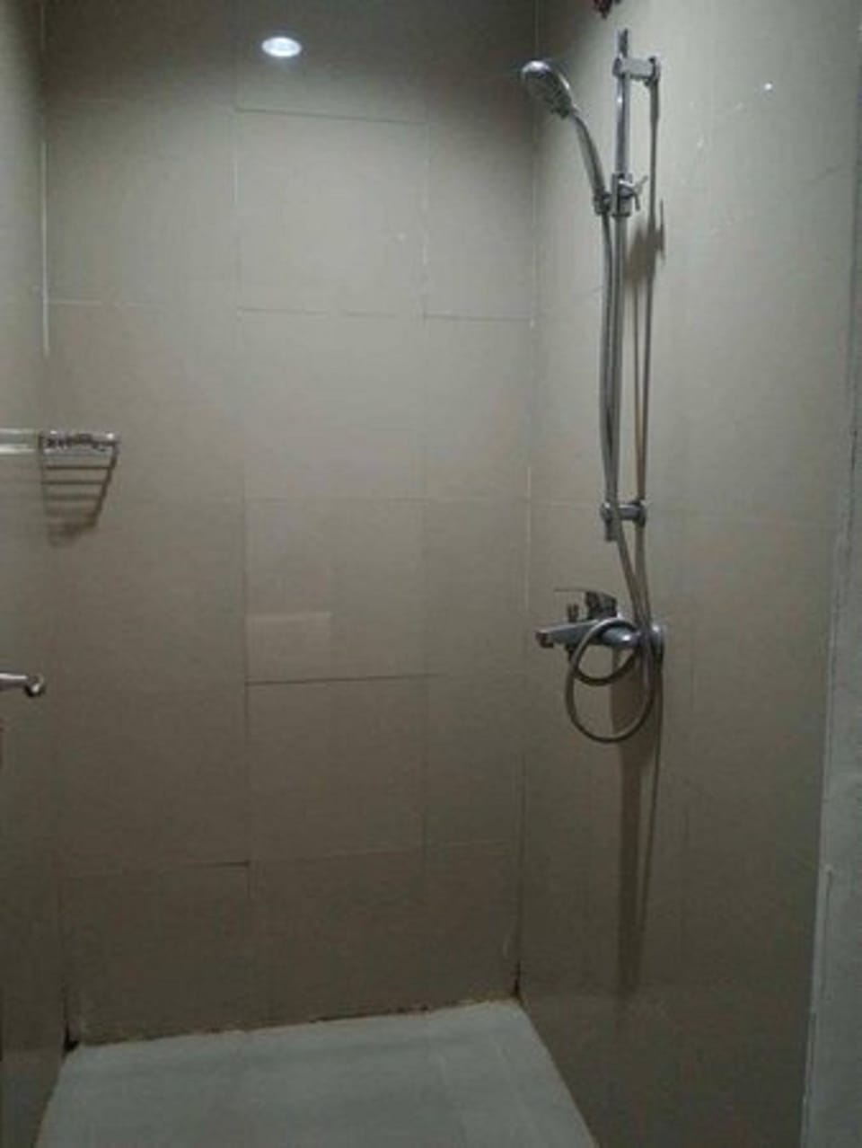 Barkada Room | Bathroom shower
