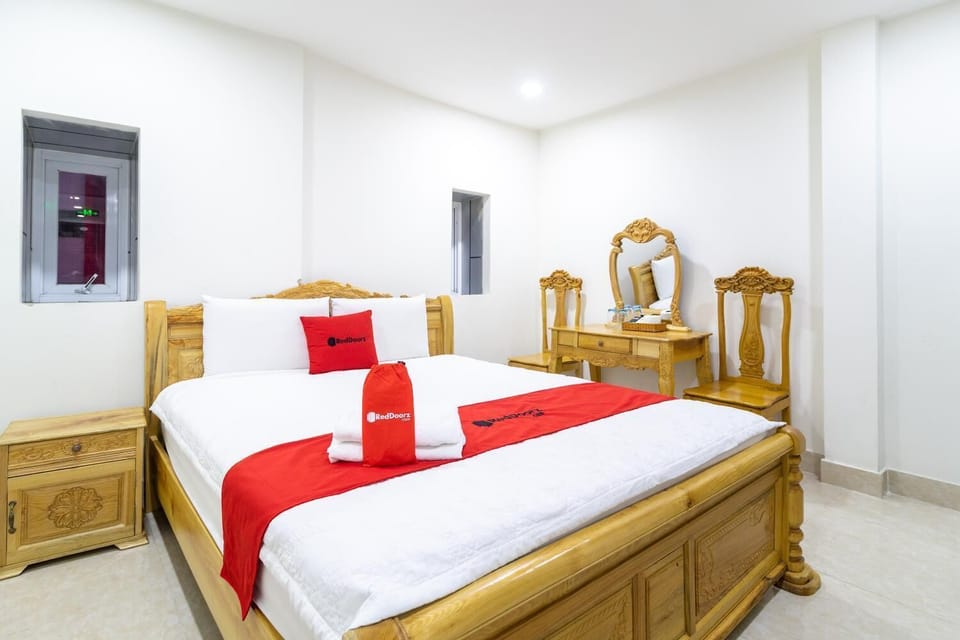Premium bedding, desk, iron/ironing board, free WiFi