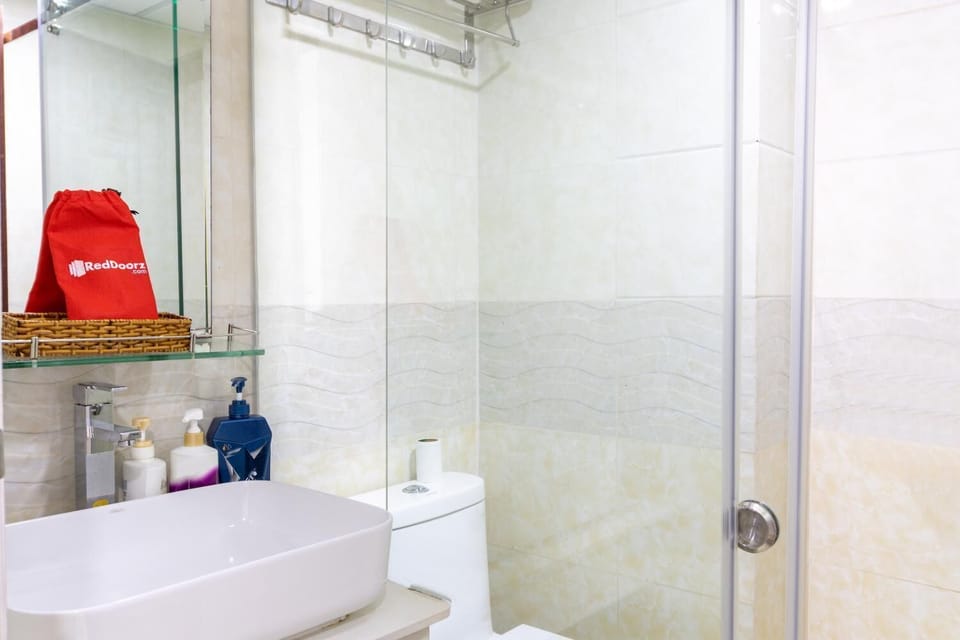 Shower, free toiletries, hair dryer, slippers