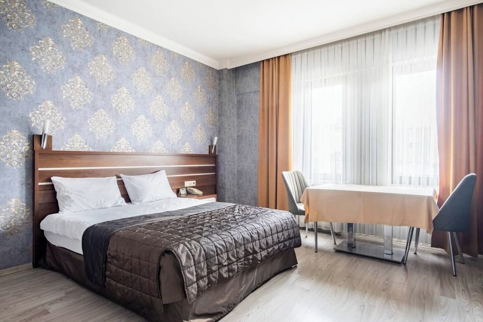 Double Room | Egyptian cotton sheets, premium bedding, minibar, desk