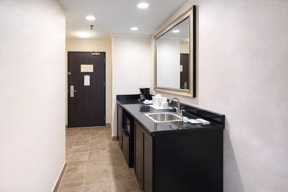 Suite, 1 King Bed, Non Smoking, Refrigerator & Microwave (with Sofabed) | Private kitchen | Coffee/tea maker, mini-fridge, microwave
