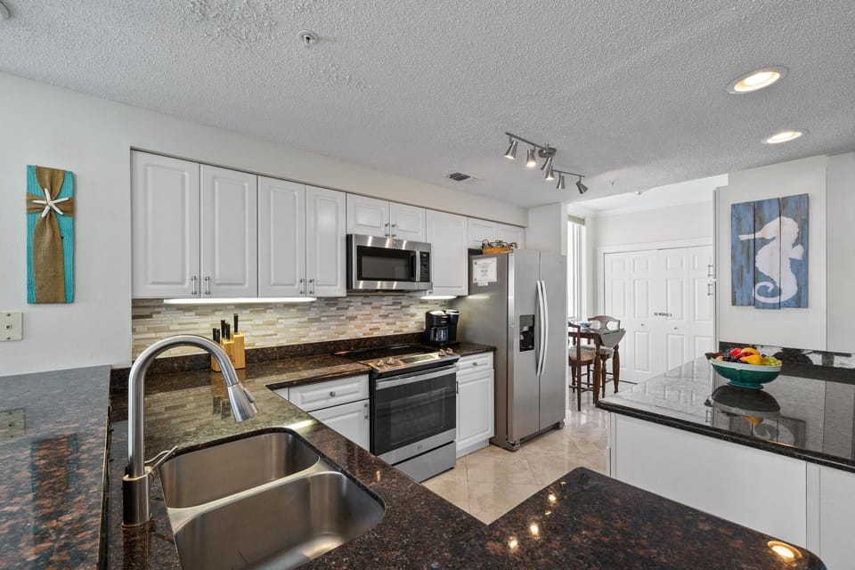 Spacious, fully stocked Kitchen