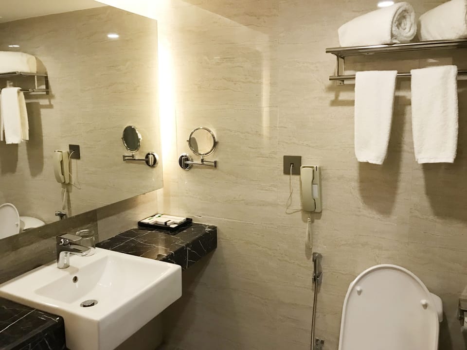 Premium Room | Bathroom | Shower, free toiletries, hair dryer, bathrobes