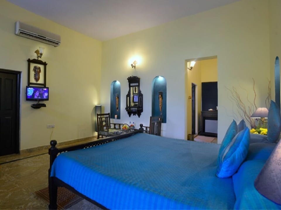 Deluxe Room | Individually furnished, bed sheets