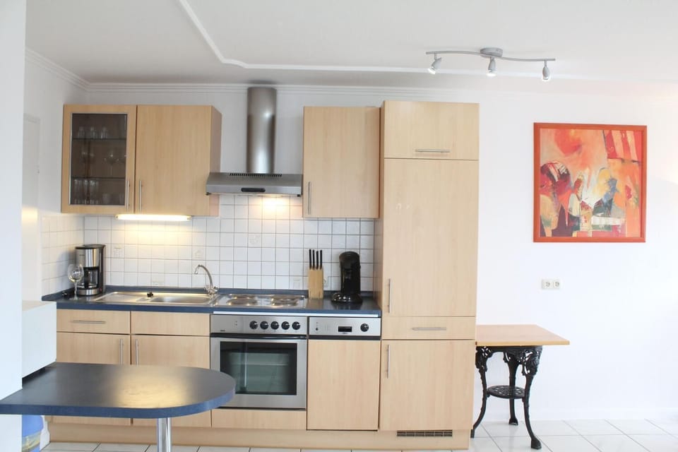 Comfort Apartment, 2 Bedrooms, Balcony, Beachfront (Guest toilet) | Private kitchen | Fridge, microwave, oven, stovetop
