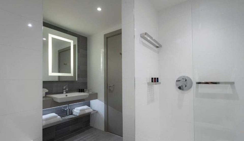 Shower, eco-friendly toiletries, hair dryer, towels