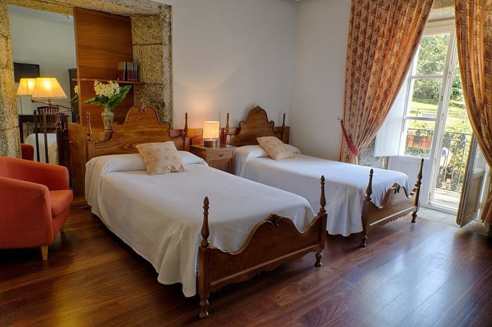 Twin Room | Desk, soundproofing, free cribs/infant beds, free WiFi