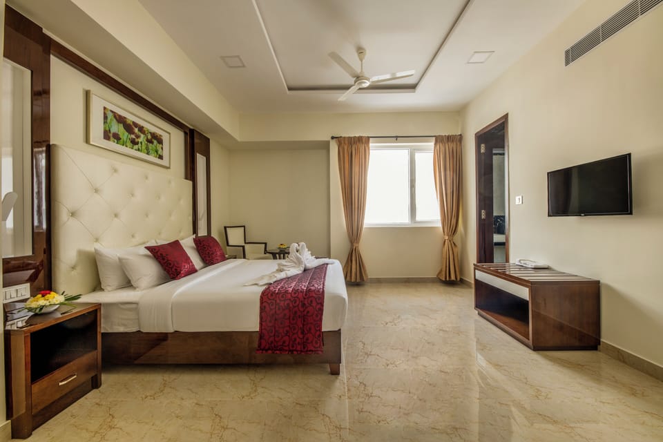 Executive Suite | 1 bedroom, premium bedding, pillowtop beds, minibar