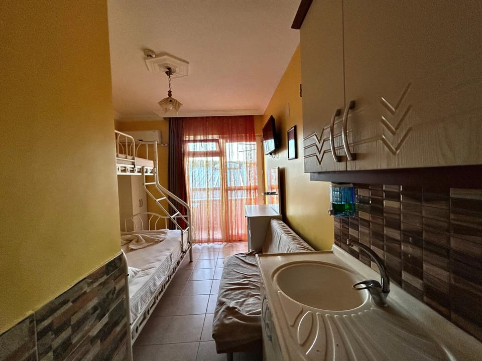 Triple Room | Desk, WiFi (free)
