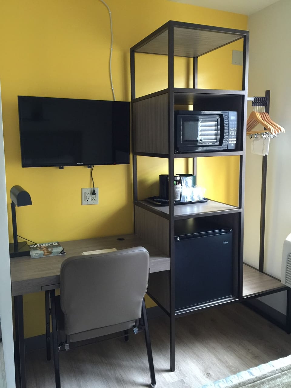Deluxe Room, 1 Queen Bed, Refrigerator & Microwave | Mini-refrigerator