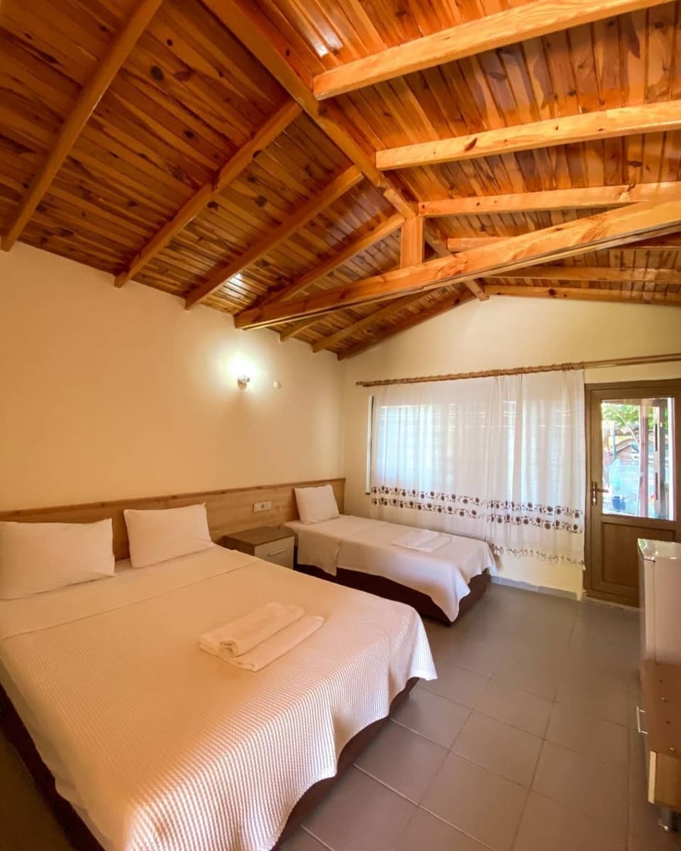 Standard Room | Minibar, desk, soundproofing, free WiFi