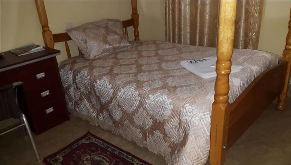 Desk, soundproofing, iron/ironing board, free WiFi