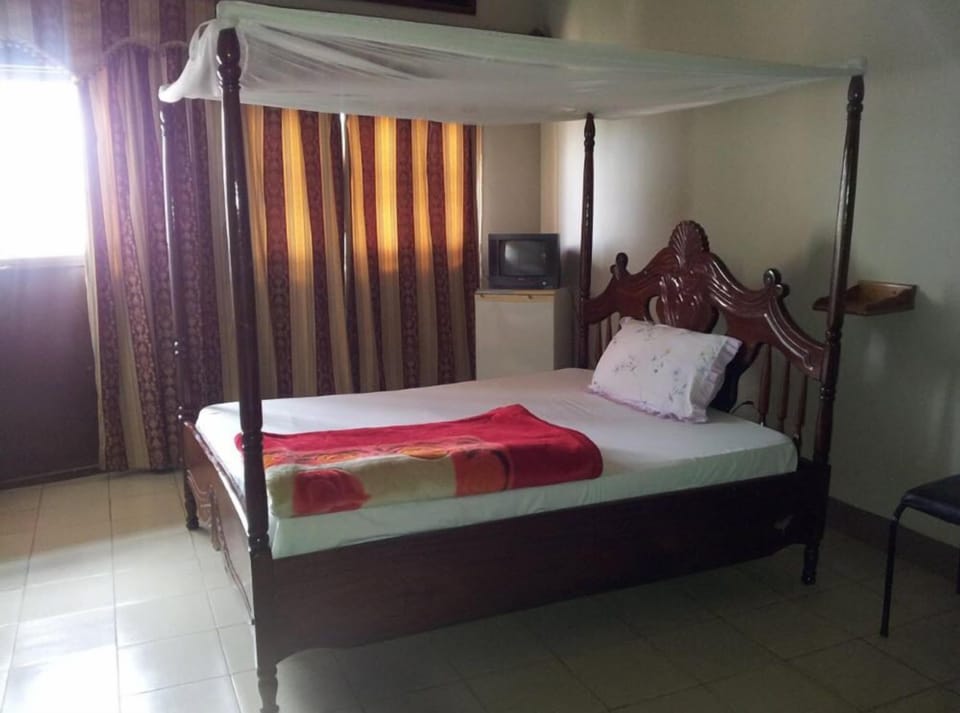 Single Room, 1 Twin Bed, Non Smoking | Desk, free WiFi, bed sheets