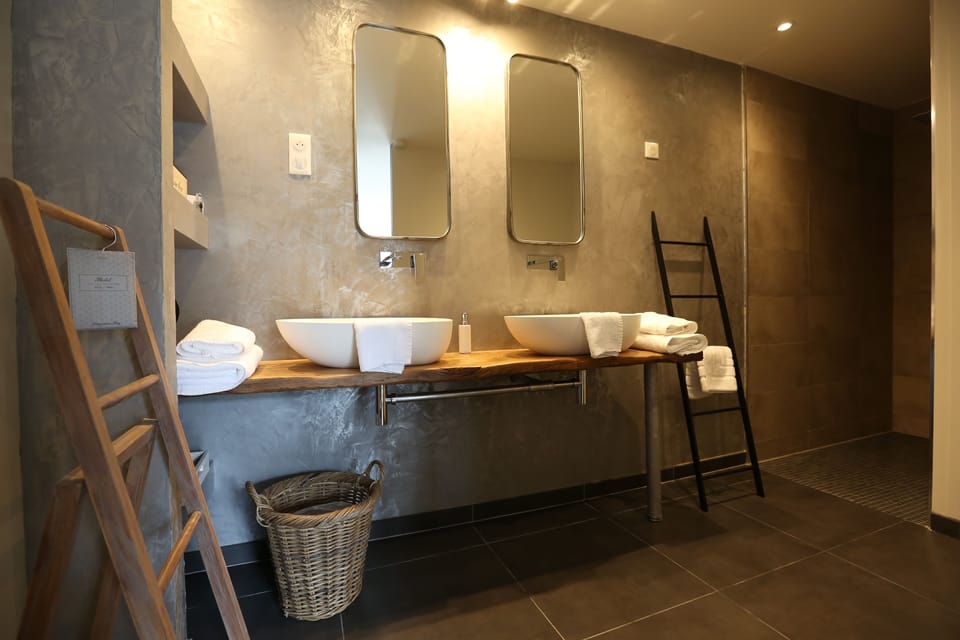 Double Room (Instant Secret) | Bathroom shower