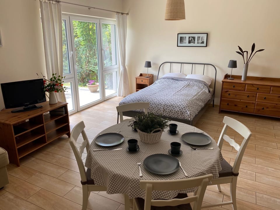 Apartment (4 people) | Living area | Flat-screen TV