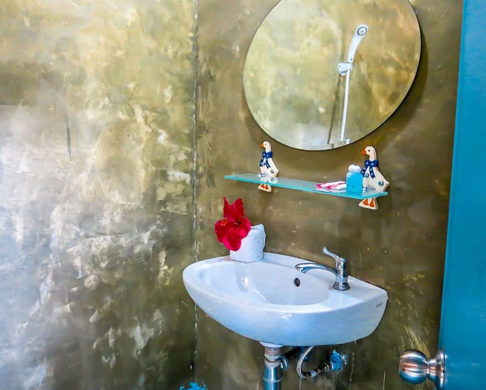 Bathroom sink