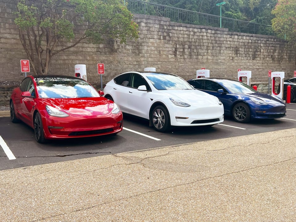 Electric vehicle charging station